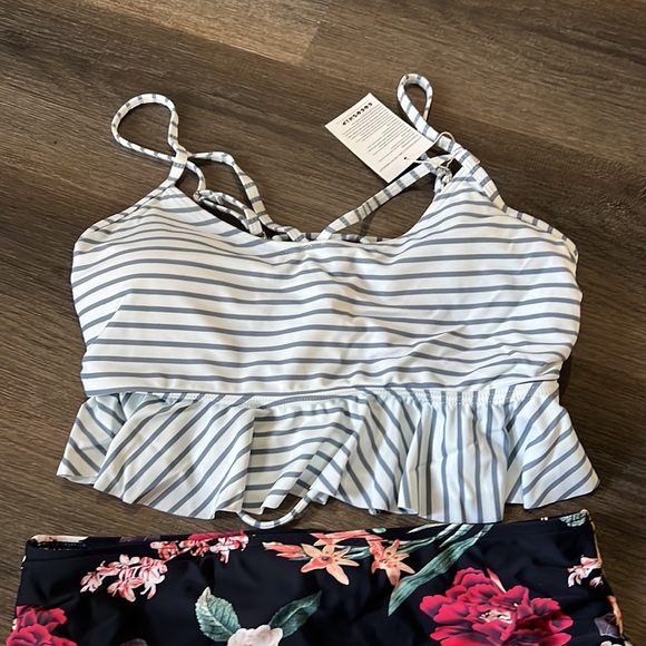 (27)NWT Cocoship bikini - Picture 2 of 4